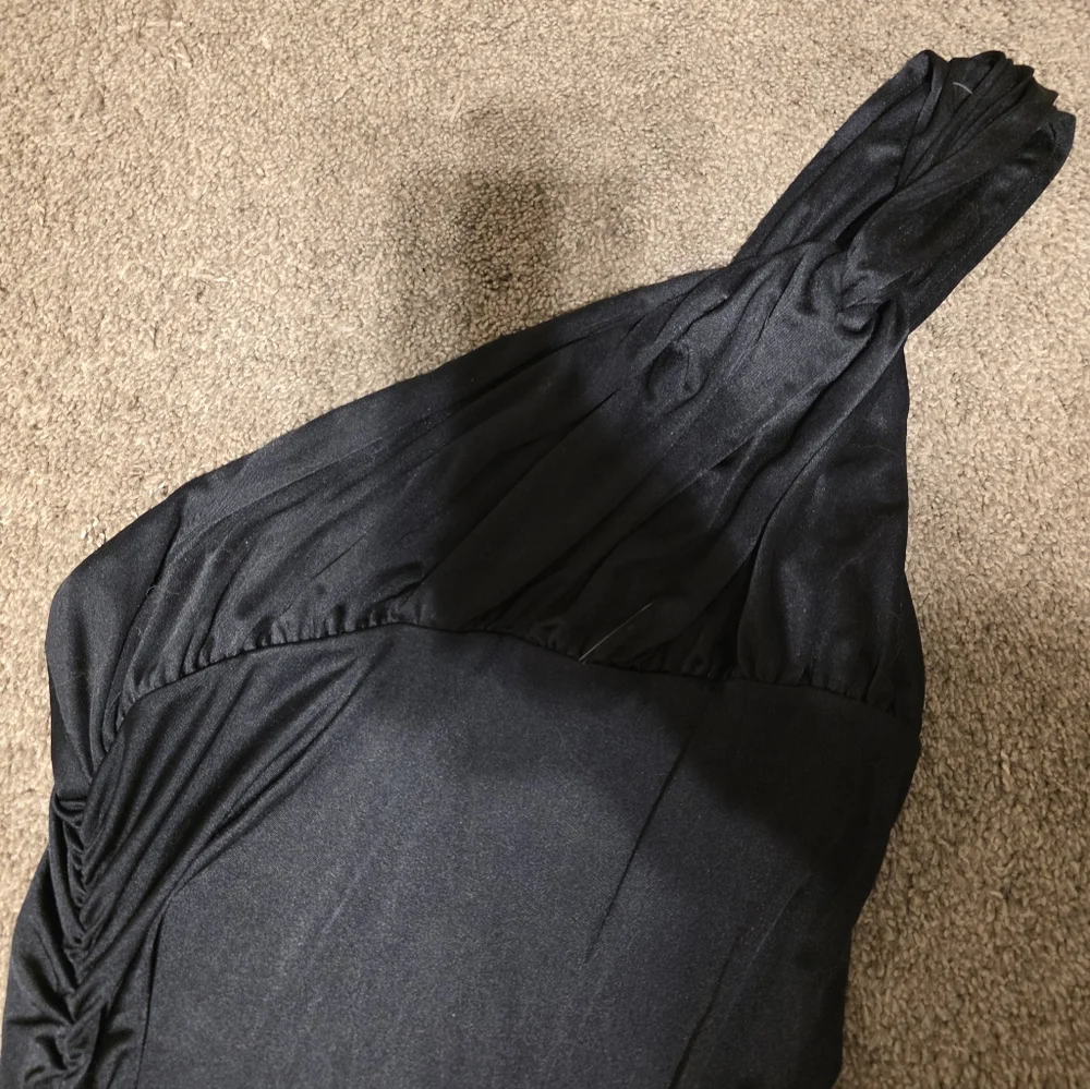 ๐ 3/$15 Elegant Black One-Shoulder Body Con Form Fitting Dress - Picture 8 of 11